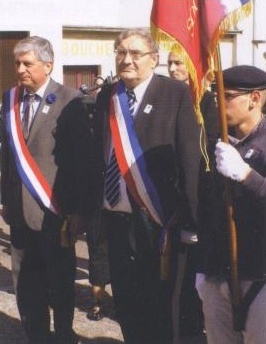 Hervé Féron aux côtés de Pascal Jacquemin pour la cérémonie du 8 mai 1945 à Villers