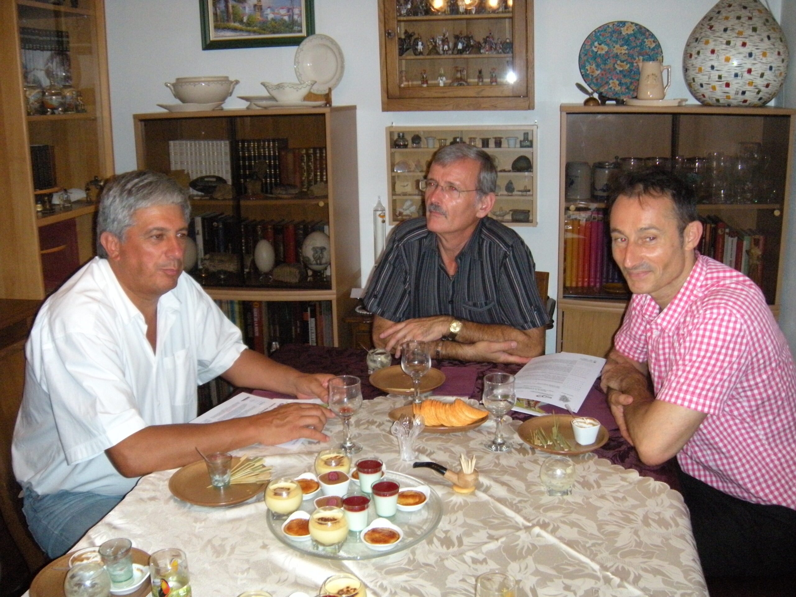 Hervé Féron, avec Dany Lemoine, secrétaire adjoint de l'APAHF, et Pierre Baumann, conseiller général du canton de Laxou