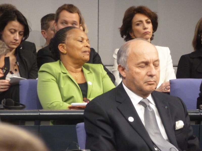 Laurent FABIUS pendant le discours de François HOLLANDE