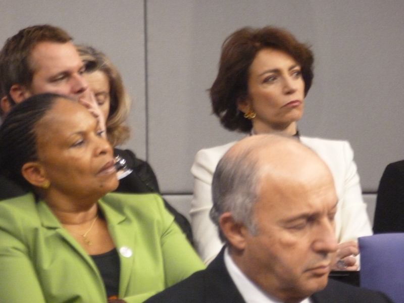 Laurent FABIUS pendant le discours de François HOLLANDE