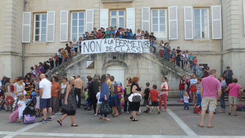 Les élèves et les familles mobilisés contre la fermeture d'une classe à l'école du Château