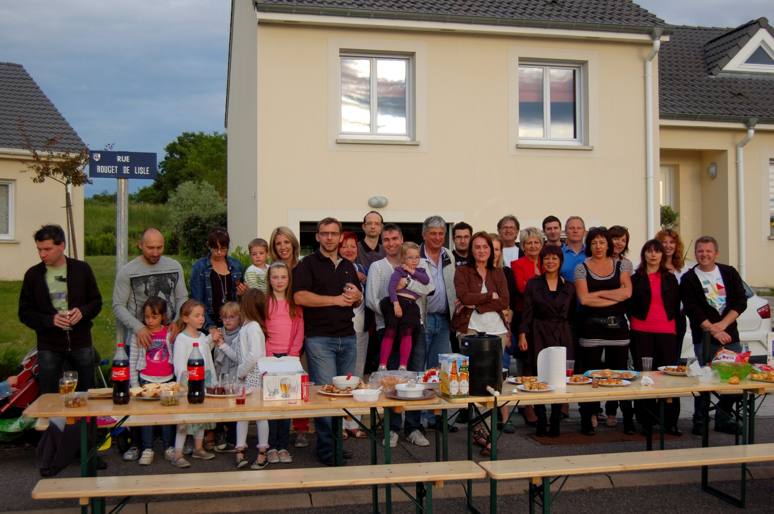 repas des voisins rue Rouget de Lisle