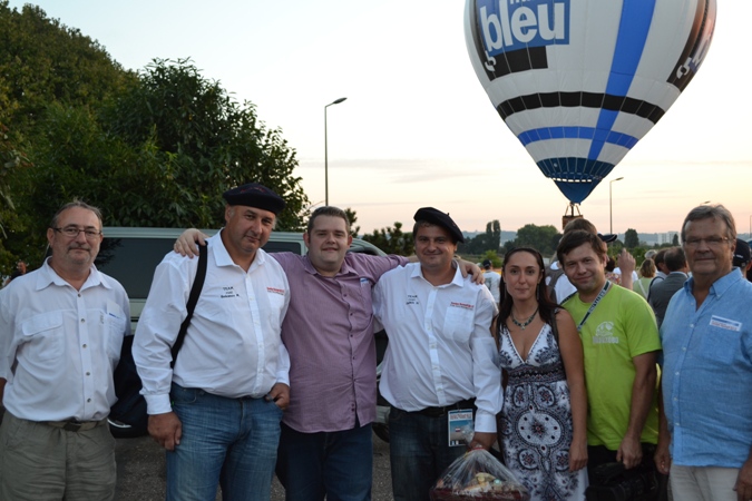 Les adjoints au Maire de Tomblaine Denise Gundelwein, Jean-Claude Dumas, Jean-Pierre Laurency et Alexandre Huet, en compagnie des aérostiers et de leurs compagnes