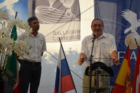 Jean-Pierre Laurency, premier adjoint au maire de Tomblaine prend la parole pour l'inauguration de la manifestation