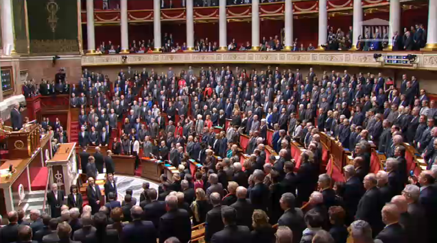 Hommage des députés aux victimes des attentats